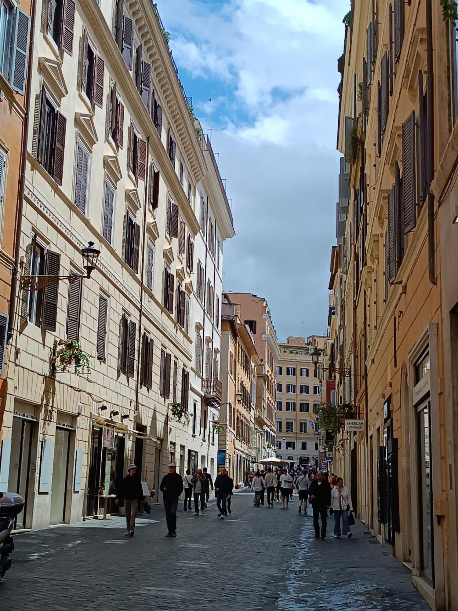 Elegant - * Roma