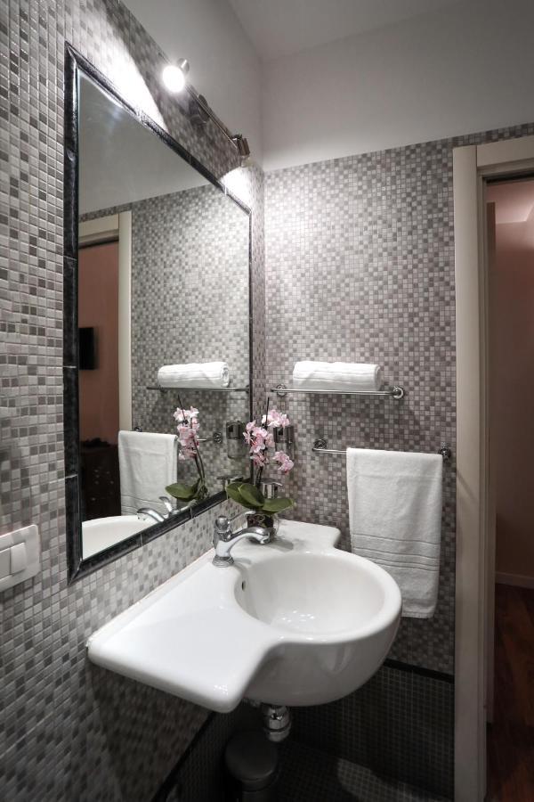 Elegant - Roma